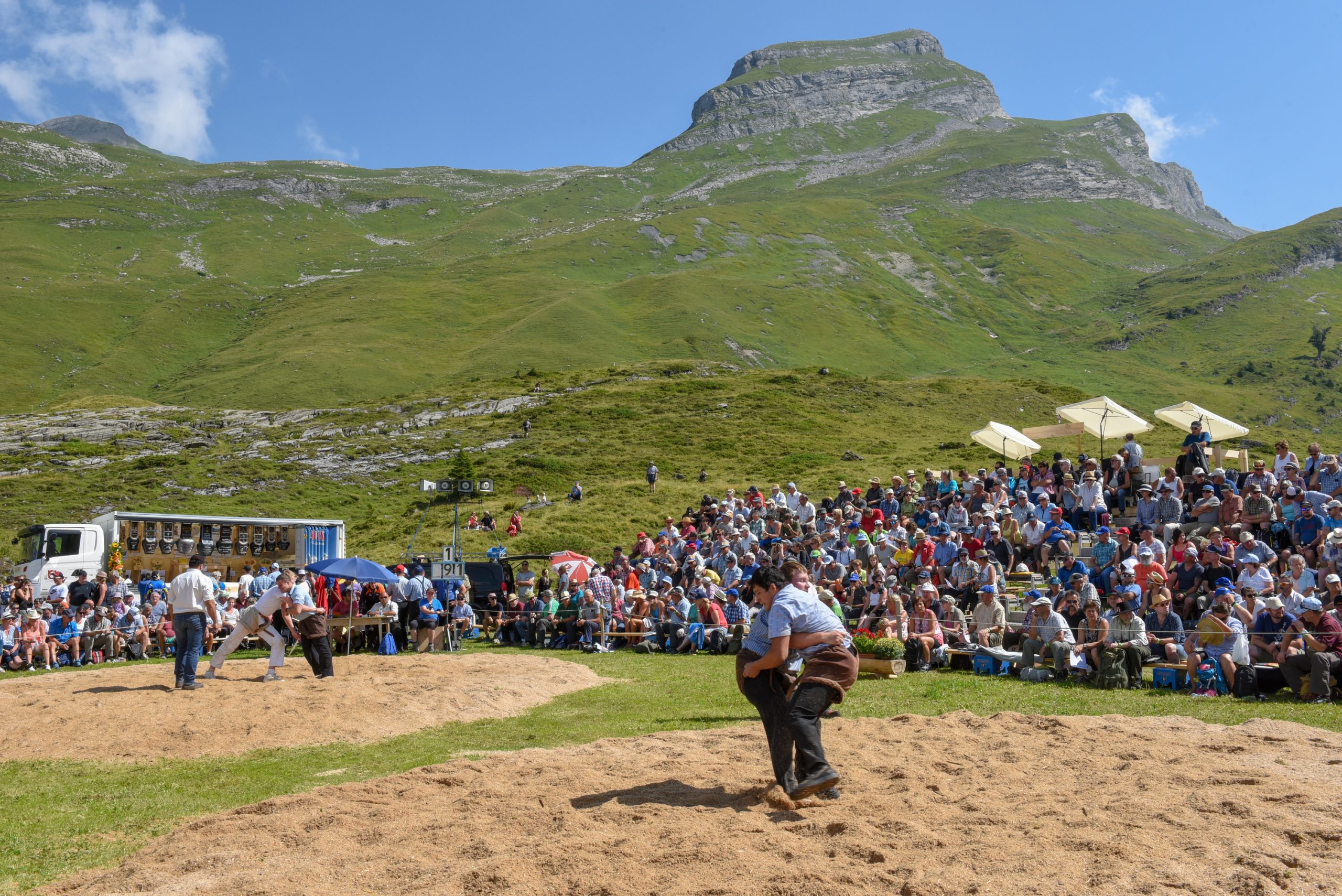 Schweizer Ringen In der Schweiz heisst Ringen Schwingen: Ab in den Ring | Open | Prodir